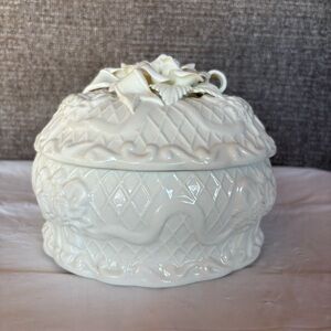 Vintage Ivory White Porcelain‎ Trinket Box Roses Ribbons Romantic Dresser Box